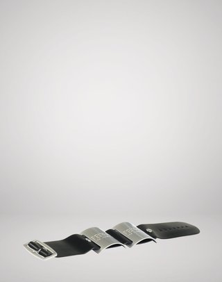 Gear Magnetic Clip Wristband Redkeniltä